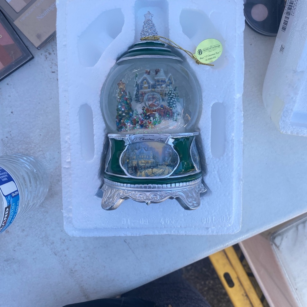 Thomas Kinkade Green and Silver Holiday Snow Globe
